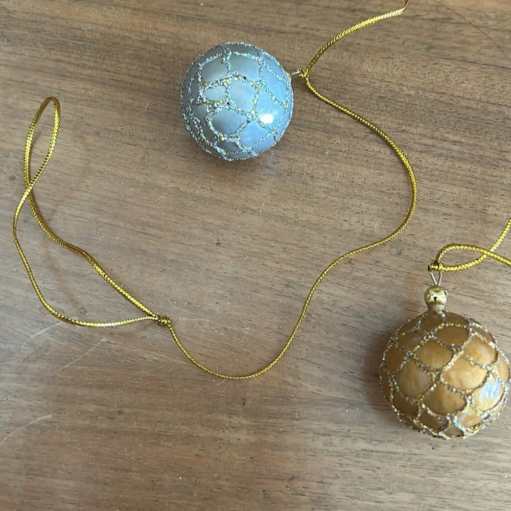 Elegant Multicolor Ornament Garland